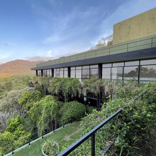 地域風土の読解と建築家作品の分析